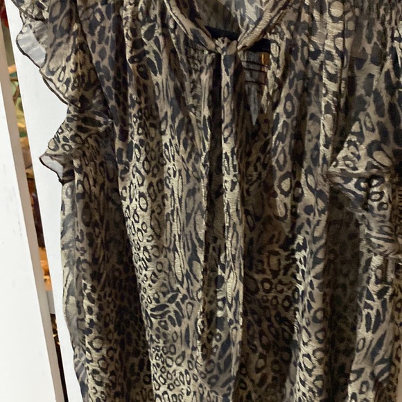 Patterned sheer top - Picture 3 of 3